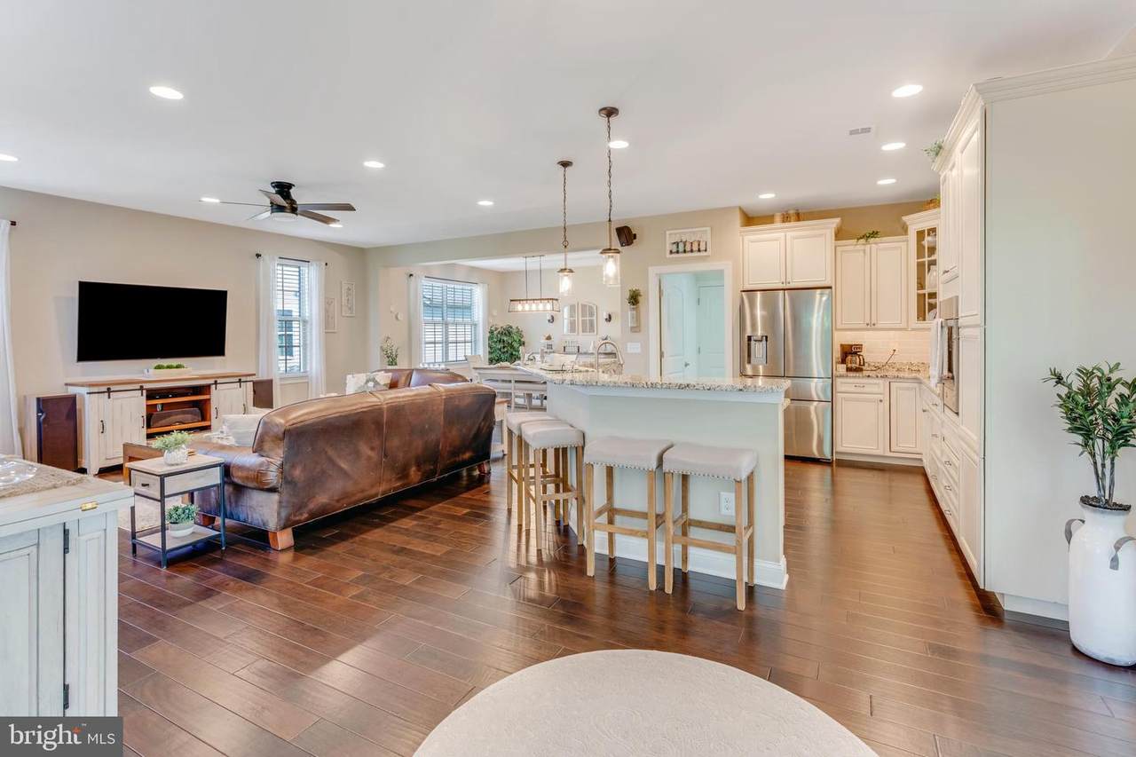 34 Gainsboro Drive - Photo 1