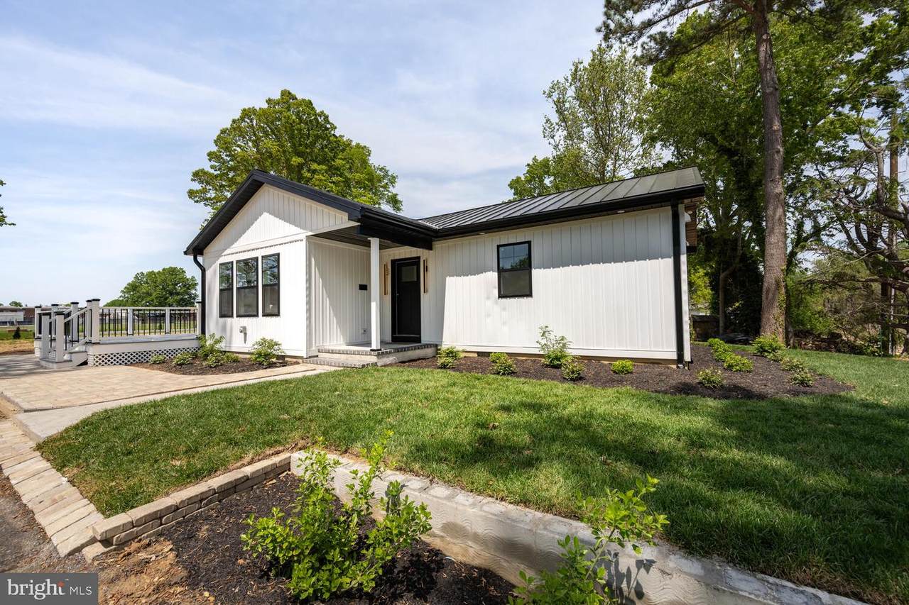 7475 Ocean Gateway - Photo 1