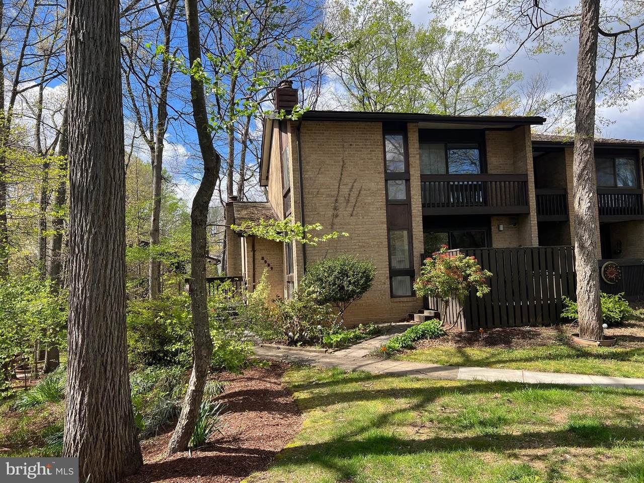 2029 Lakebreeze Way - Photo 1