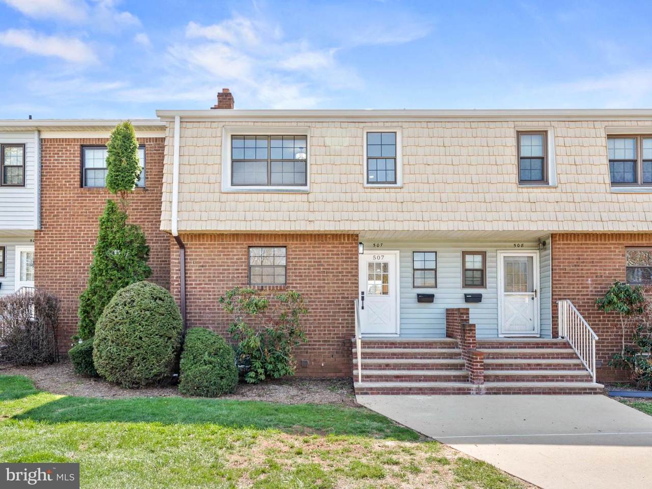 507 Windsor Court - Photo 1