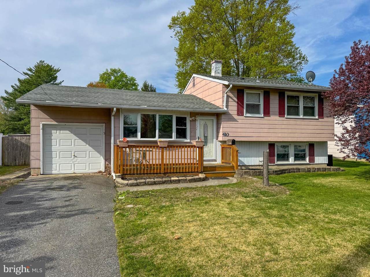 410 Hickory Avenue - Photo 1