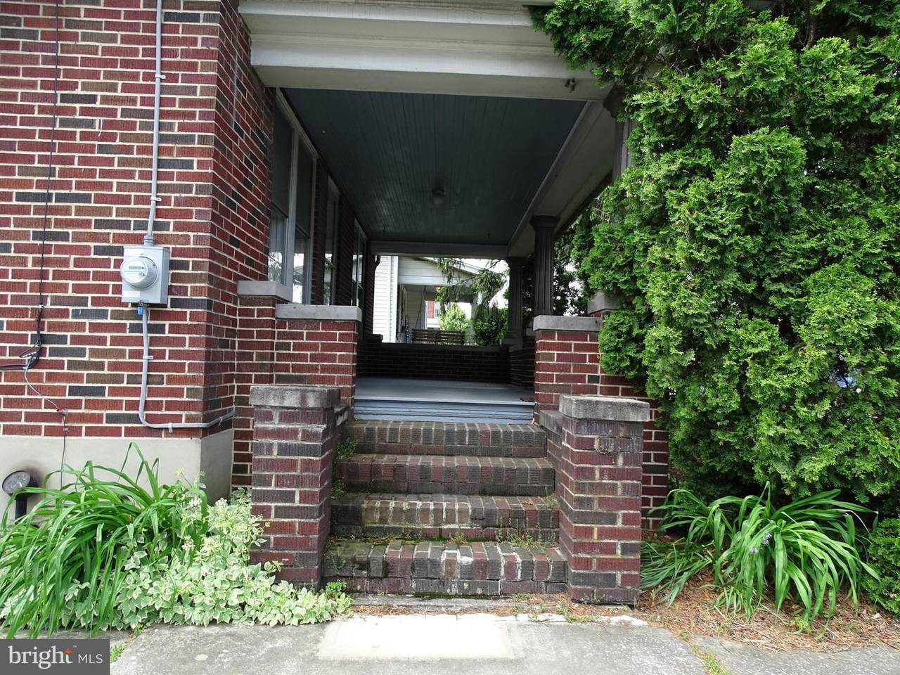 https://bt-photos.global.ssl.fastly.net/brightmls/1280_boomver_1_803788526944-2.jpg