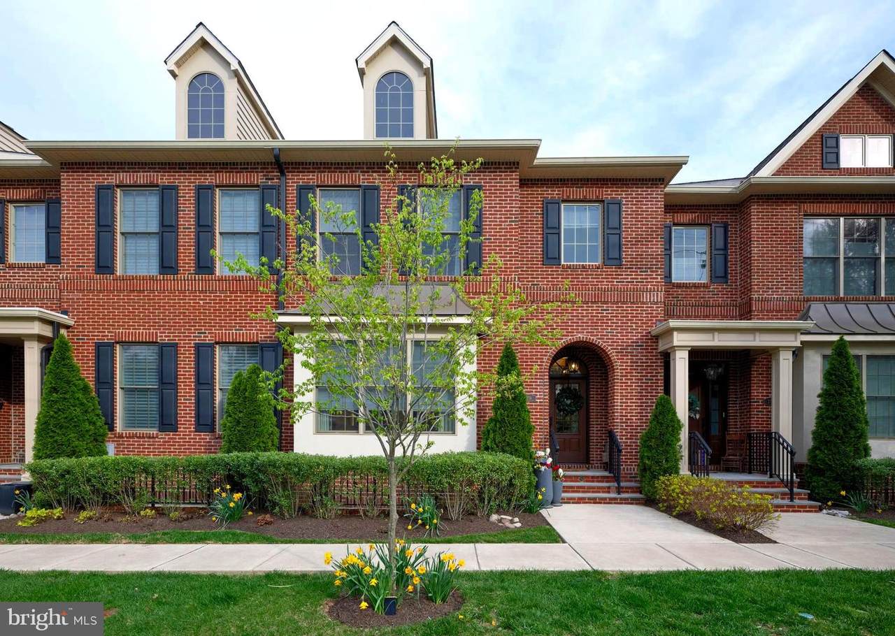 276 Ashland Street - Photo 1