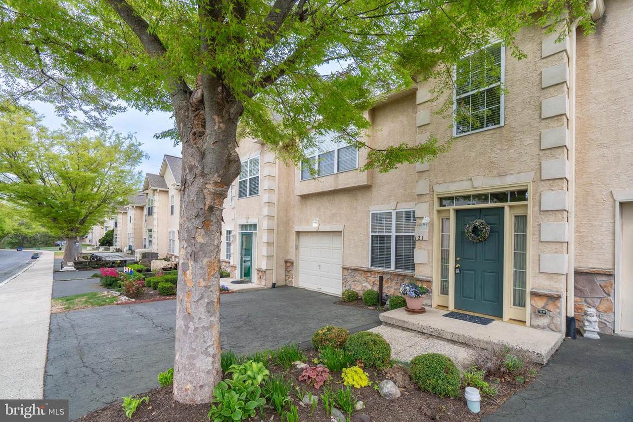 121 Castle Drive - Photo 1