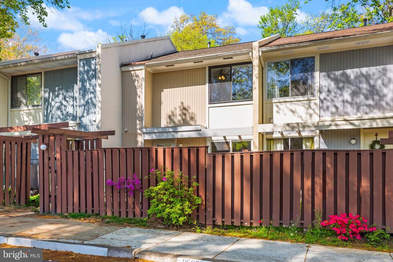 2389 Southgate Square - Photo 1
