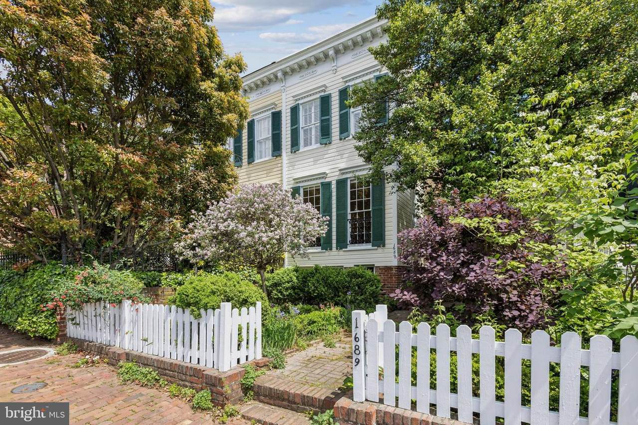 1689 32ND Street - Photo 1