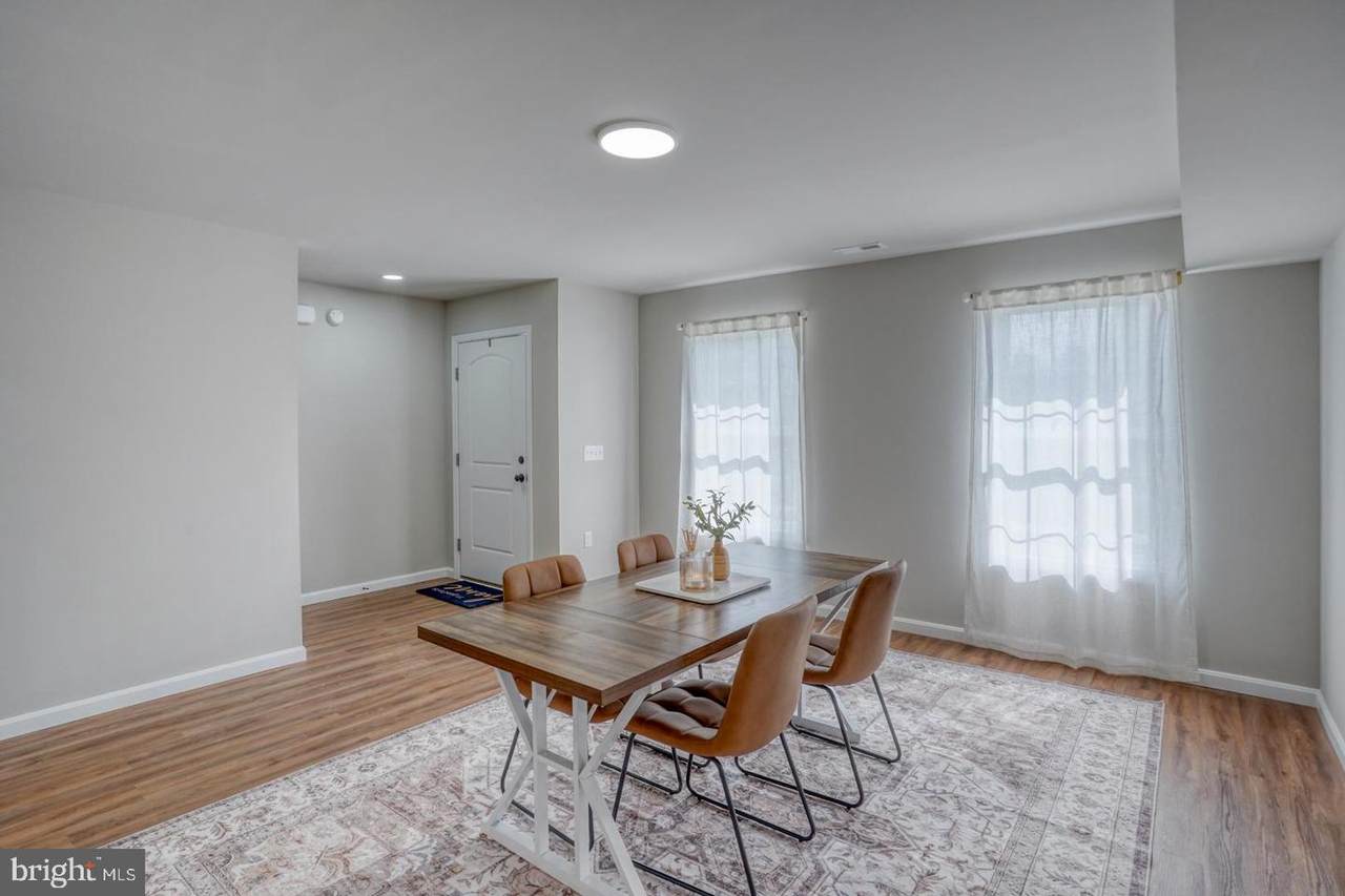 https://bt-photos.global.ssl.fastly.net/brightmls/1280_boomver_1_803804337638-2.jpg