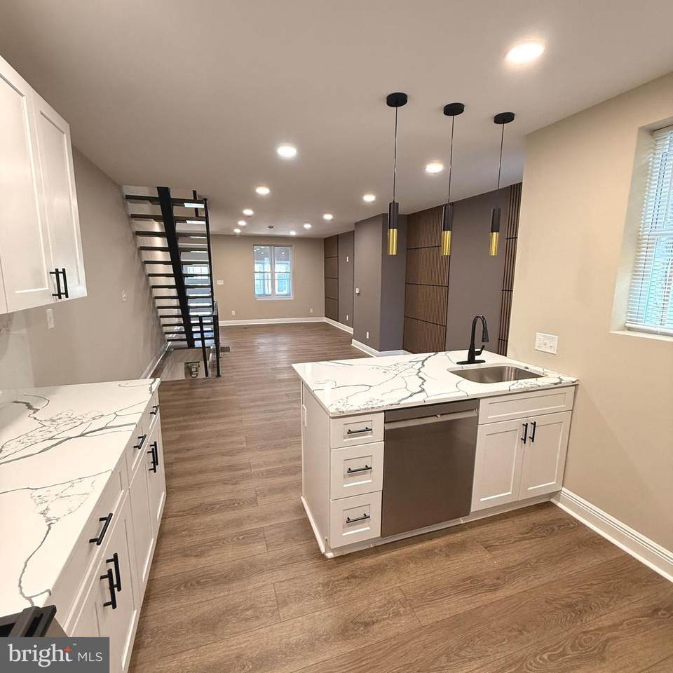 5541 Elliott Street - Photo 1