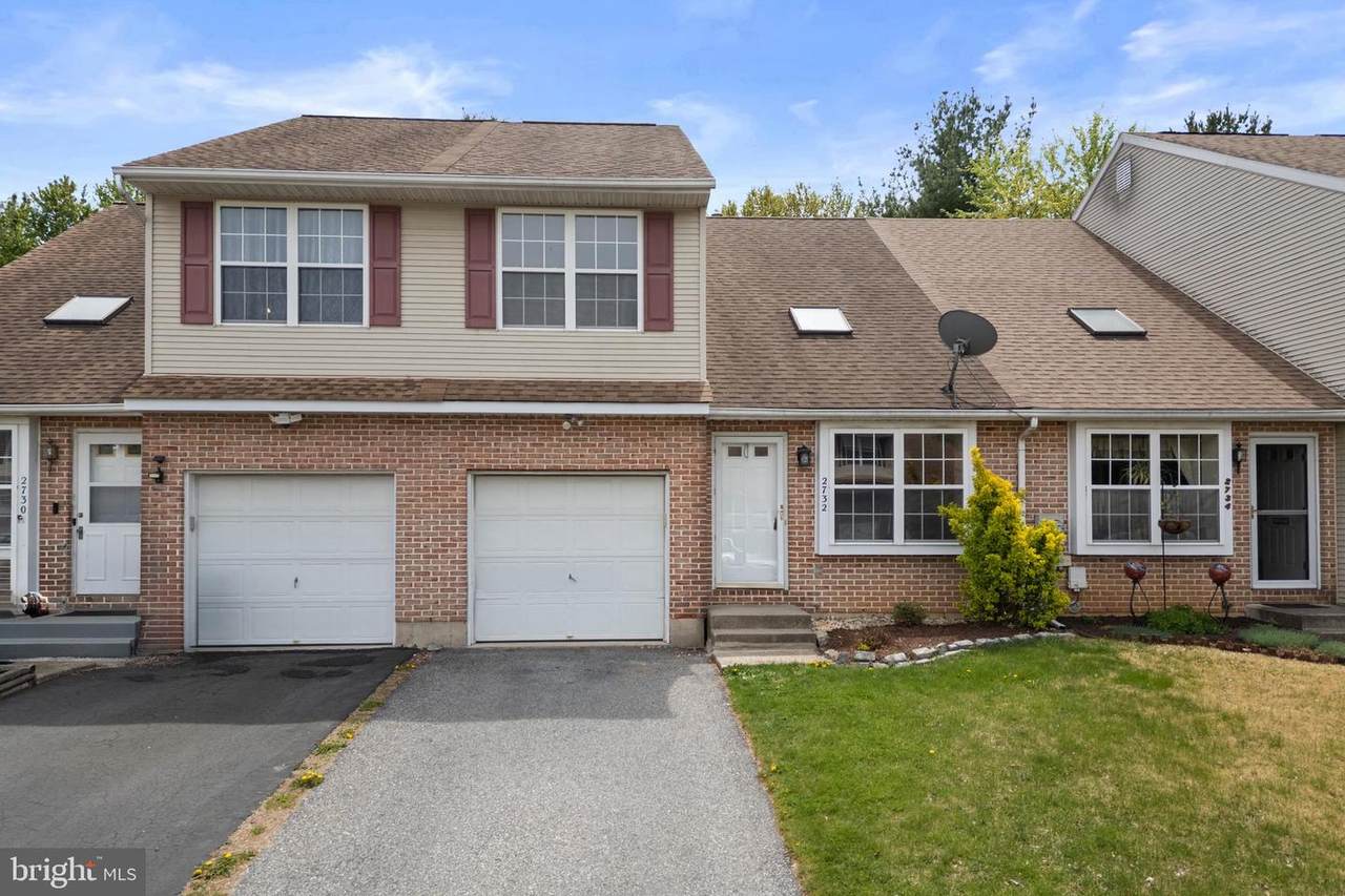 2732 Victoria Lane - Photo 1