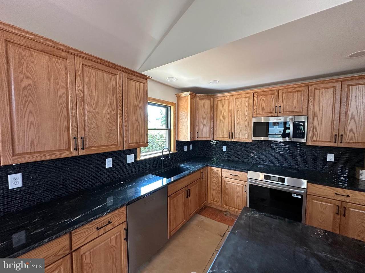 https://bt-photos.global.ssl.fastly.net/brightmls/orig_boomver_2_803809277242-2.jpg