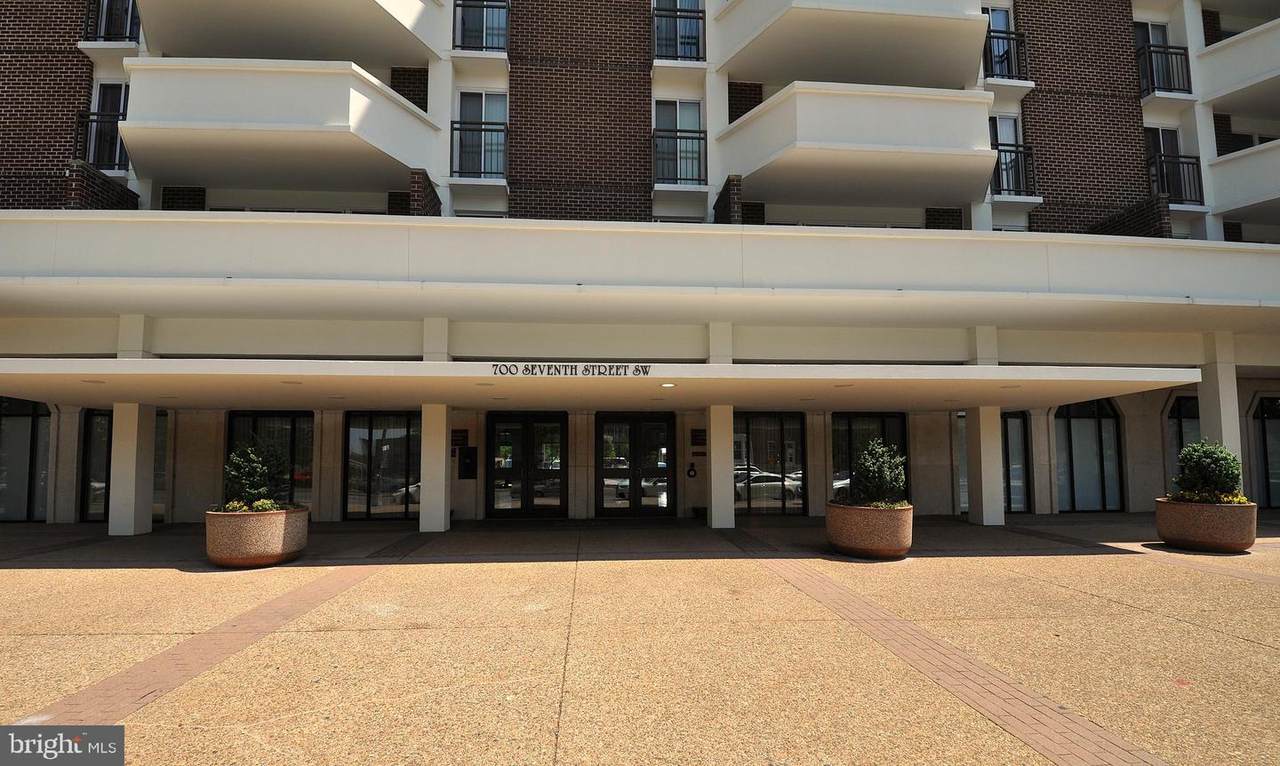700 7TH Street - Photo 1