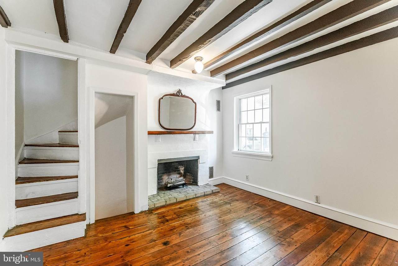 136 Carpenter Street - Photo 1