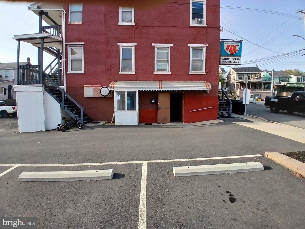 521 Dock Street - Photo 1