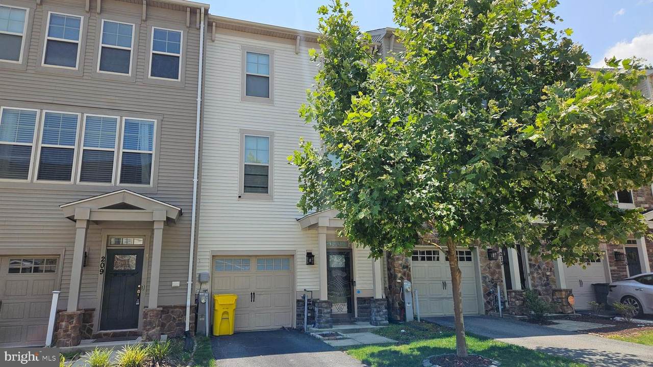211 Tanner Lane - Photo 1