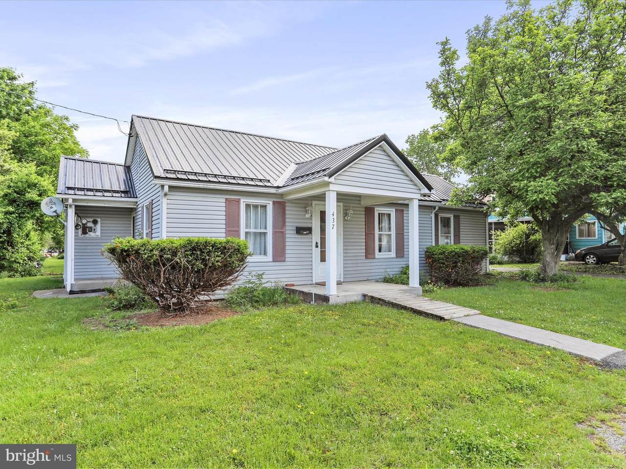 437 Everett Place - Photo 1