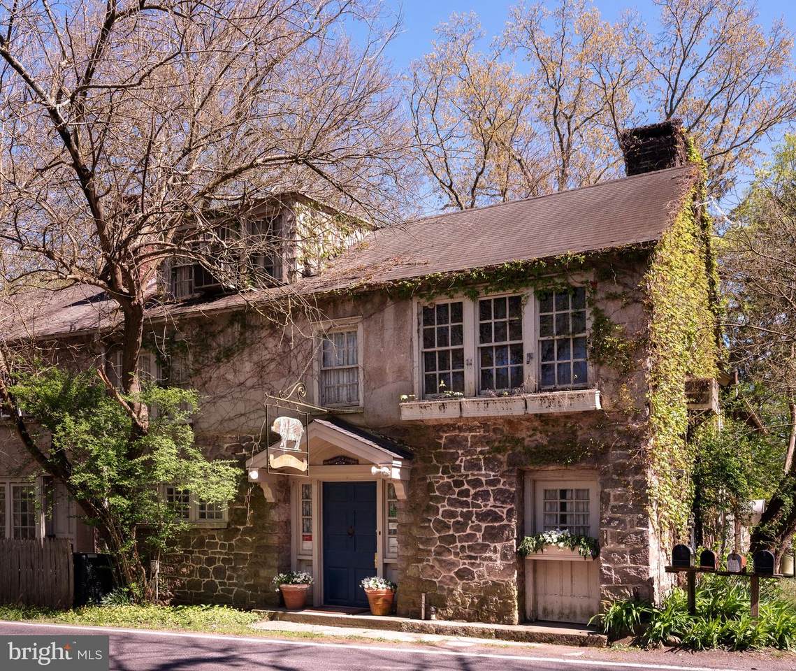2590 River Road - Photo 1