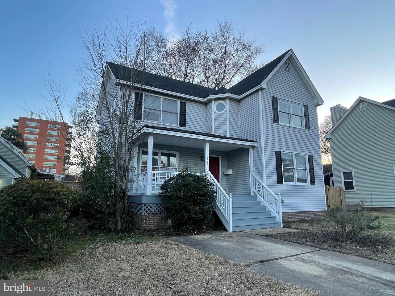 409 Connecticut Ave - Photo 1