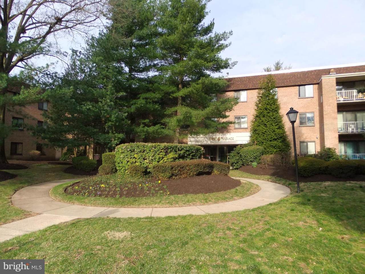 1640 Oakwood Drive - Photo 1