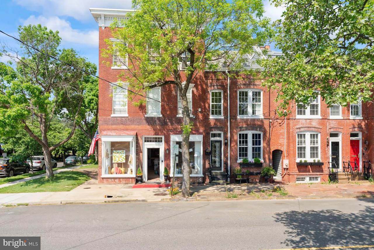 635 Fairfax St - Photo 1