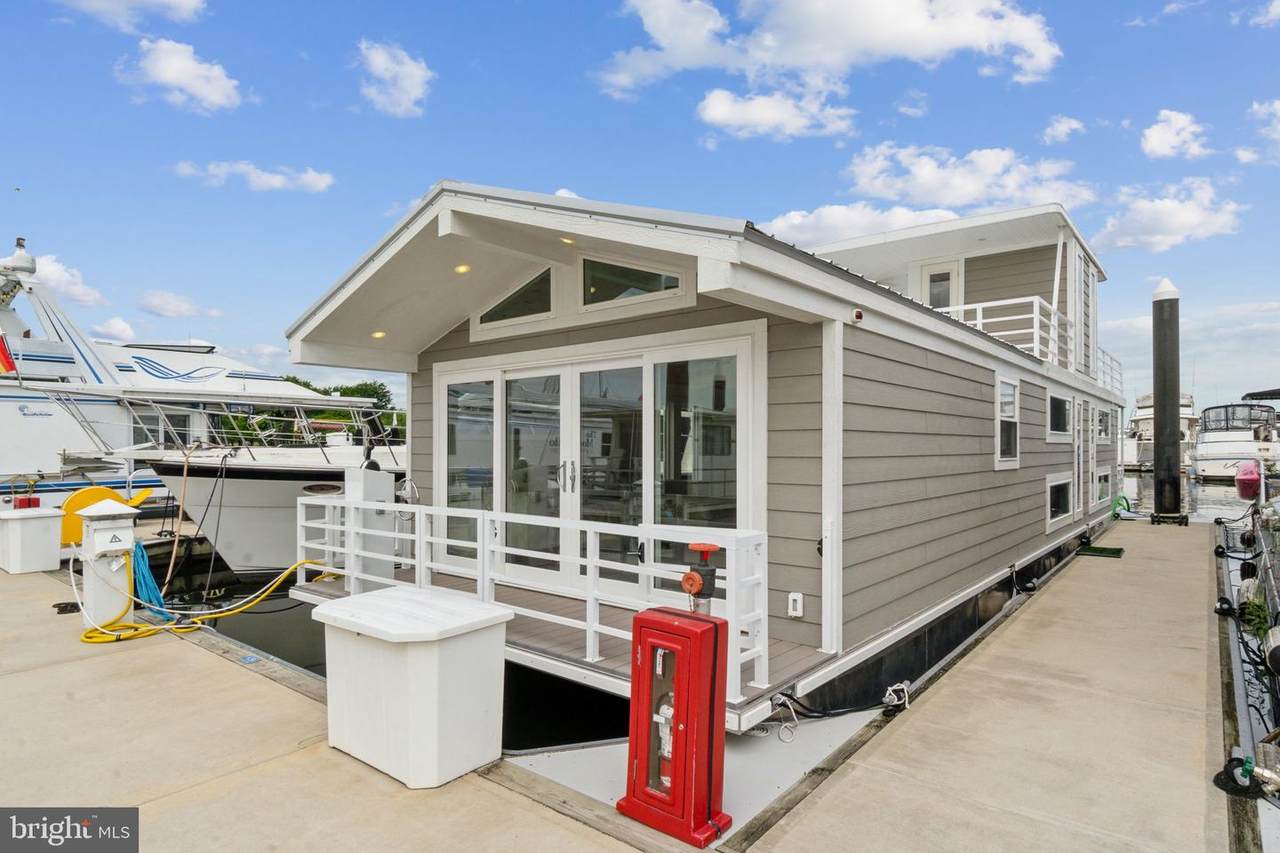 650 Wharf St - Photo 1