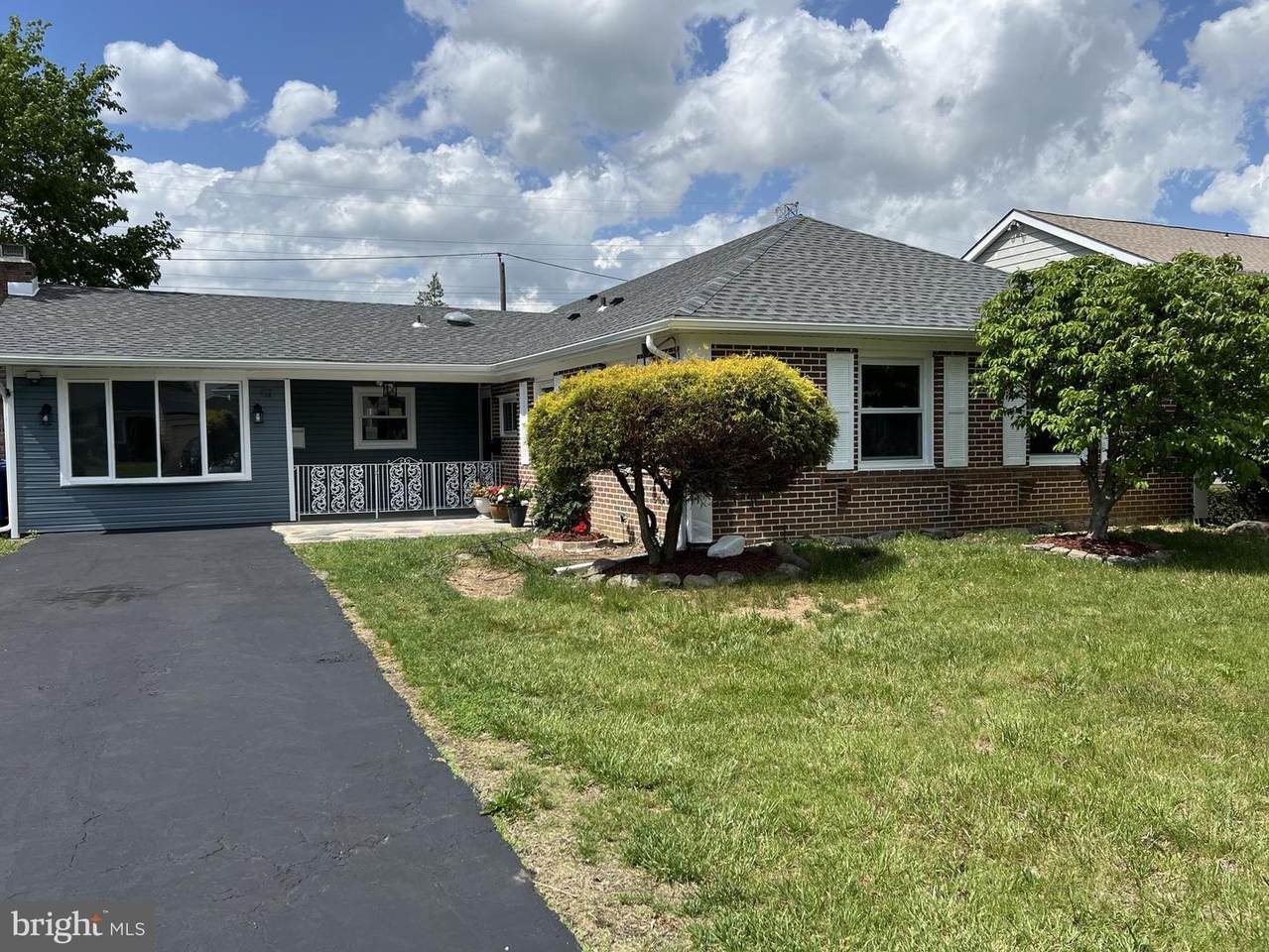 67 Medford Lane - Photo 1