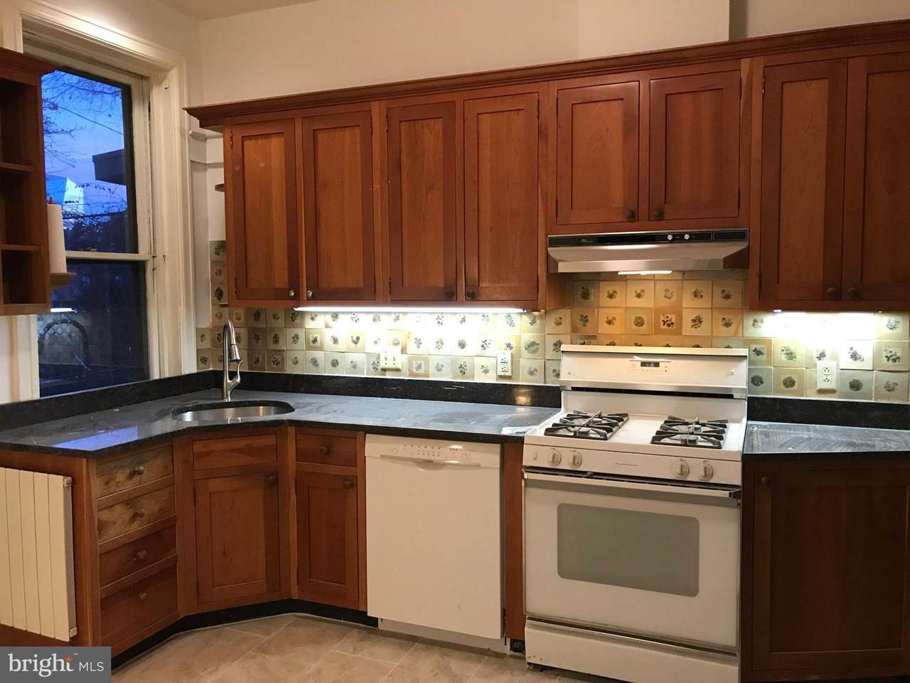 325 34TH Street - Photo 1