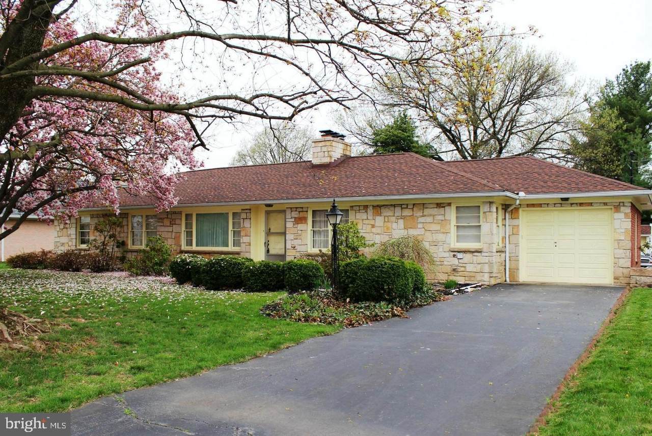 255 Pangborn Boulevard - Photo 1