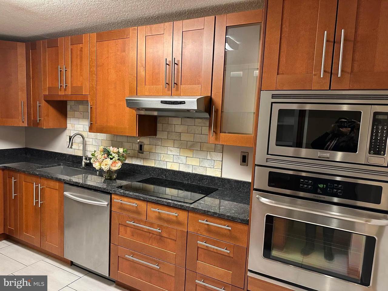 307 Yoakum Parkway - Photo 1