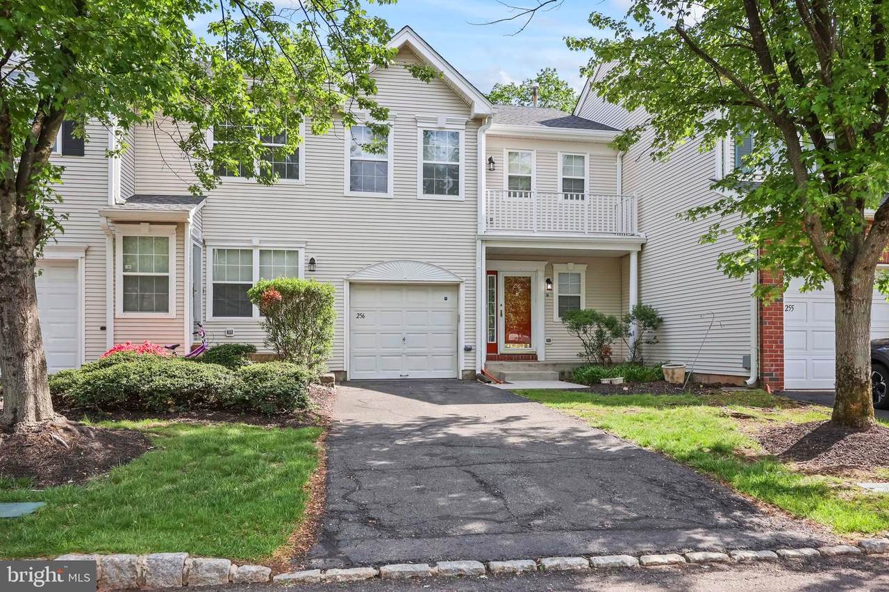 256 Marcia Way - Photo 1