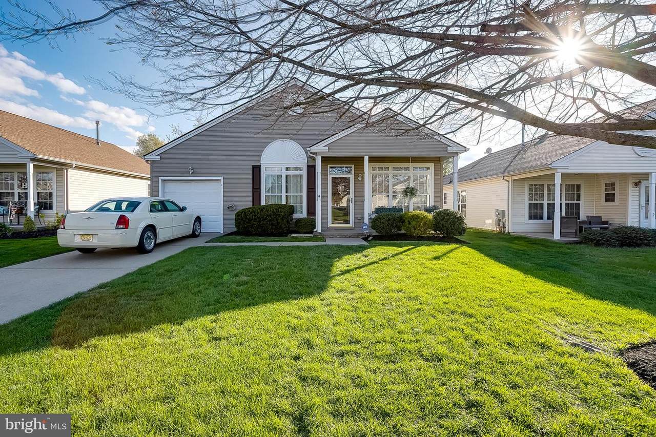 4 Montclair Avenue - Photo 1