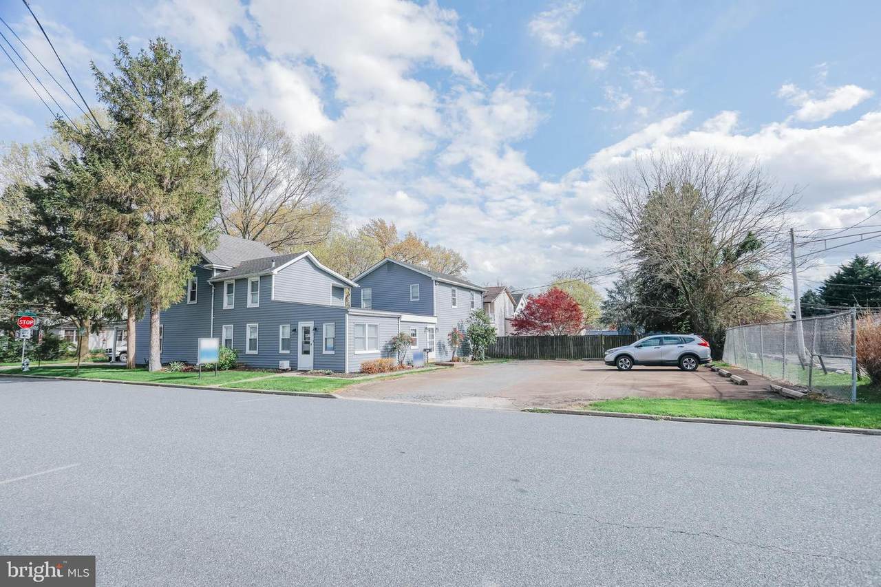 402 Lewis Street - Photo 1