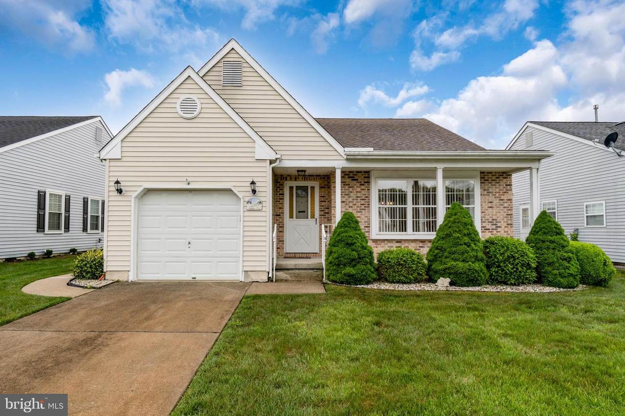 712 Monaco Way - Photo 1