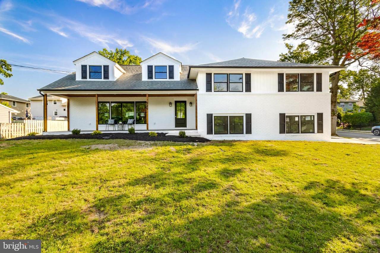 929 Lakeshore Drive - Photo 1