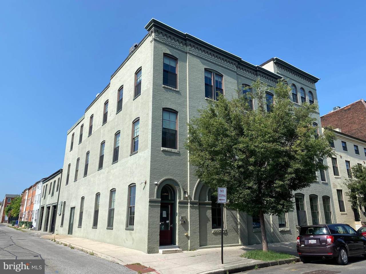 1618 Bank Street - Photo 1
