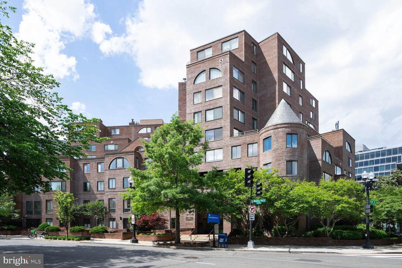 3 Washington Circle - Photo 1