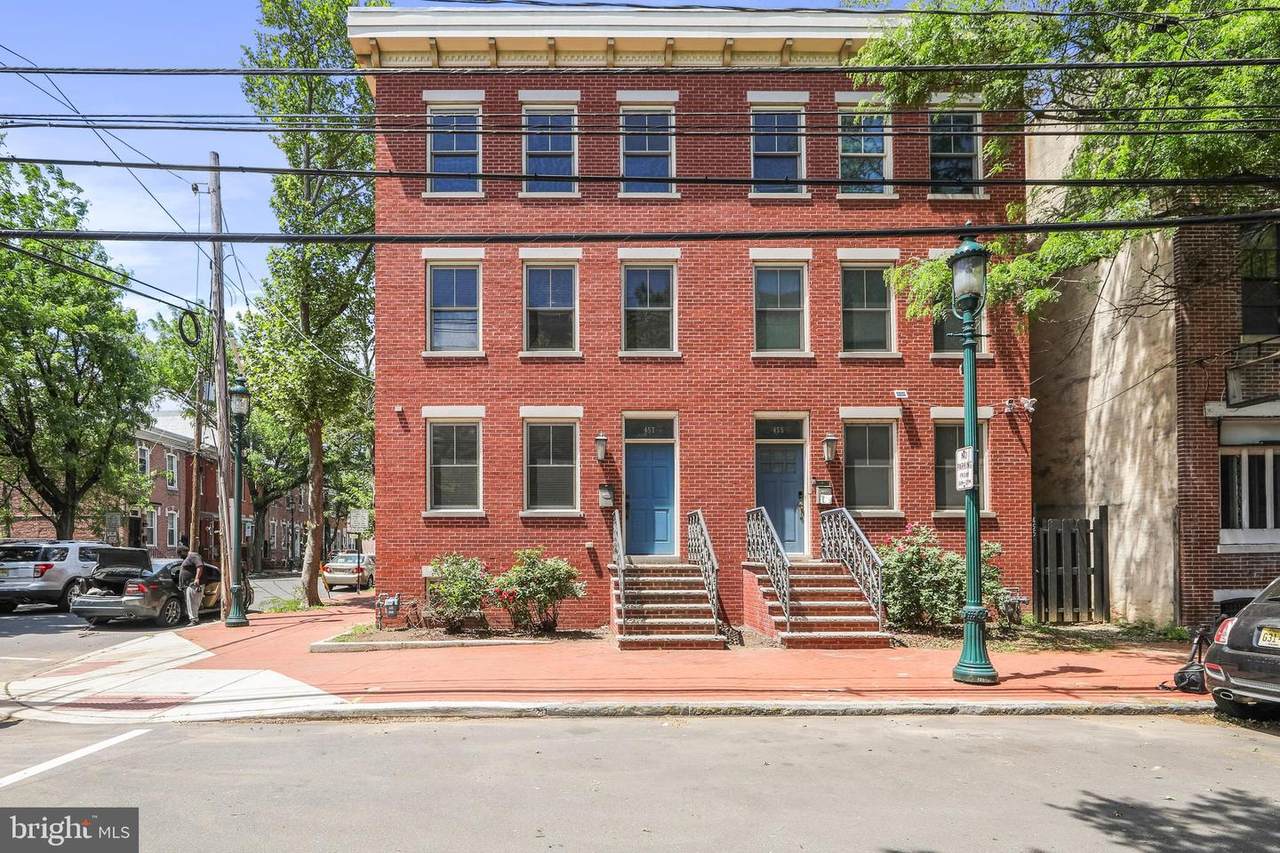457 6TH Street - Photo 1