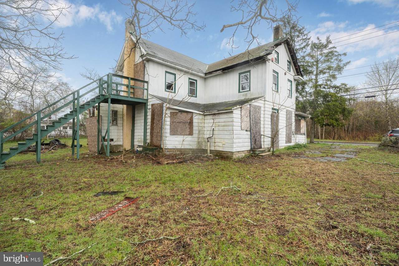 613 New York Road - Photo 1