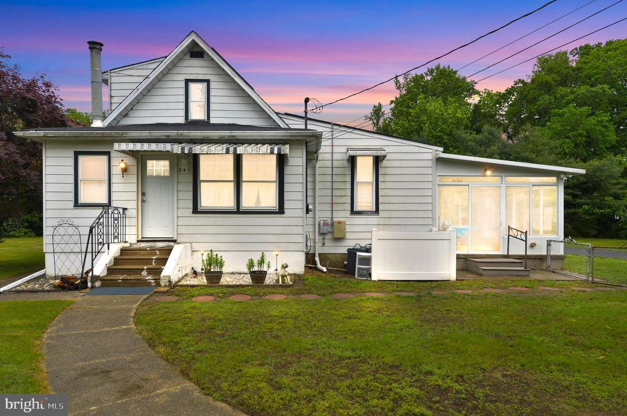 241 Glenn Avenue - Photo 1