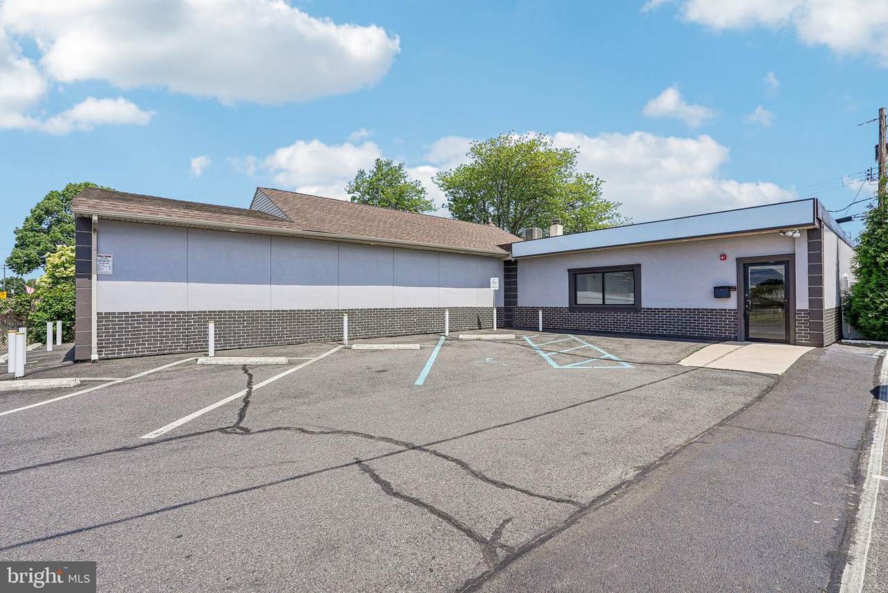 1005 Green Lane - Photo 1