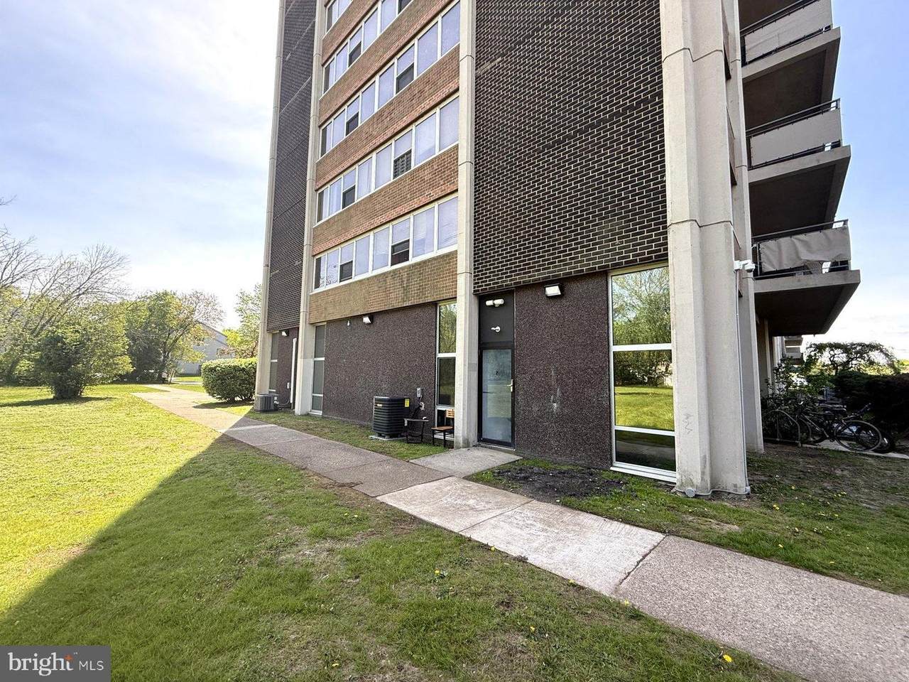 7 Barclay Towers - Photo 1