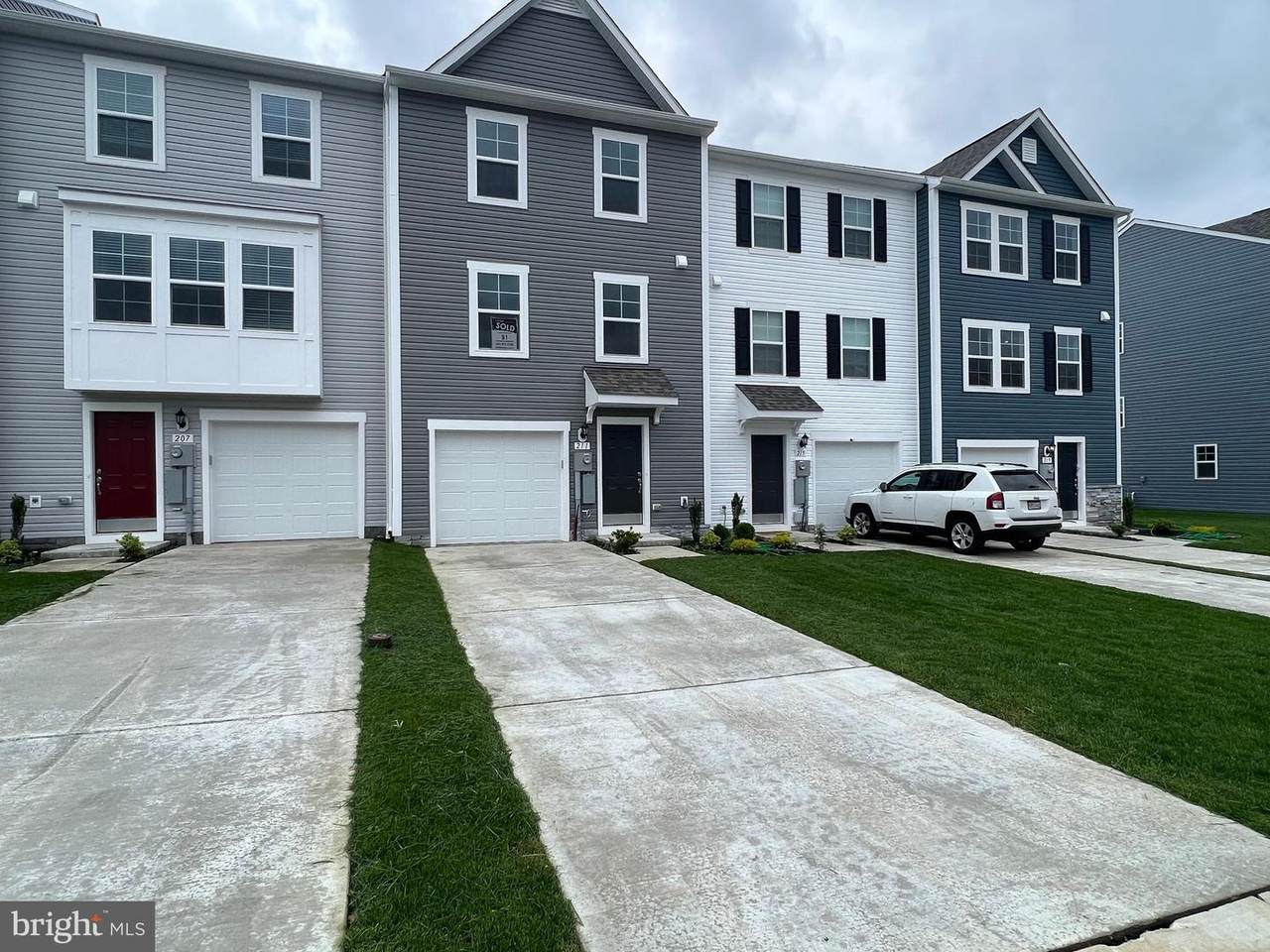 211 Clifton Manor - Photo 1