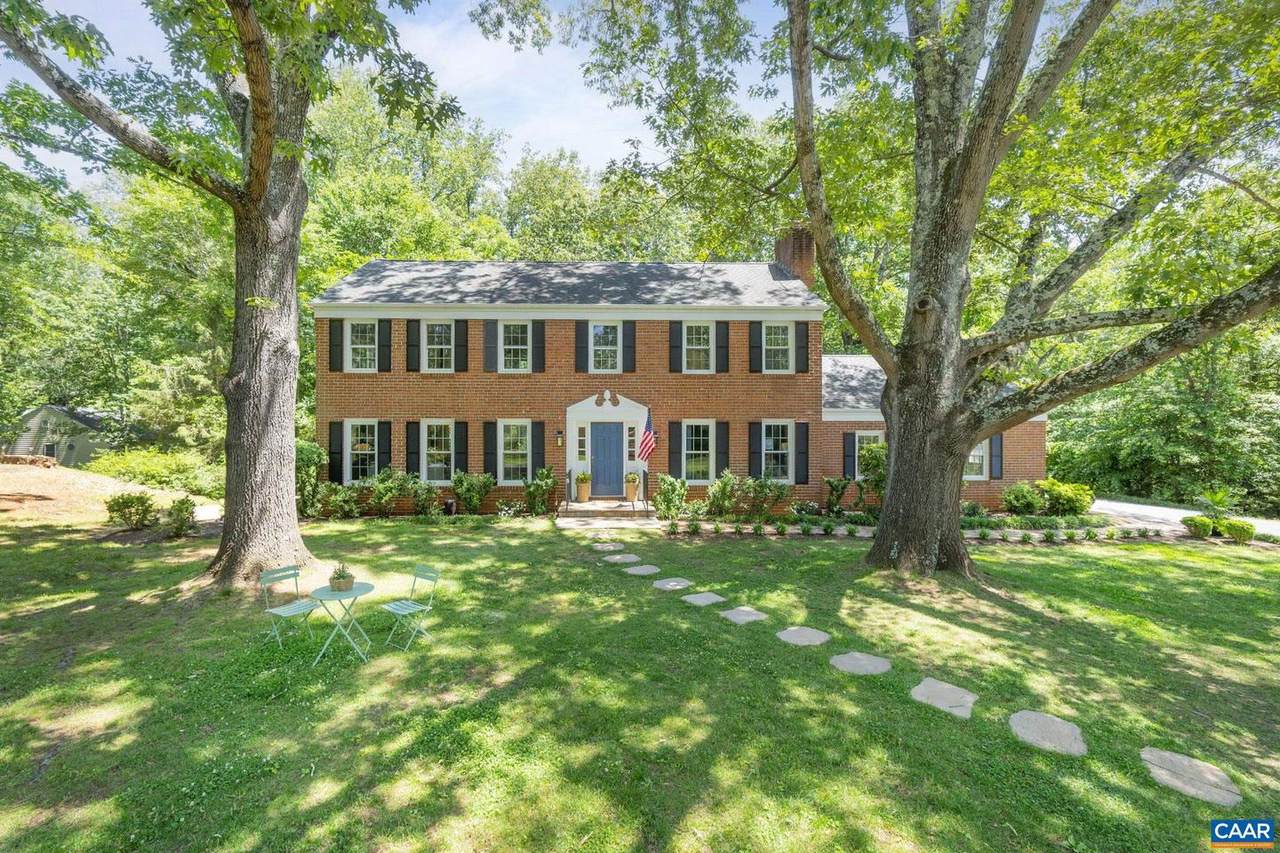 102 Powhatan Cir - Photo 1