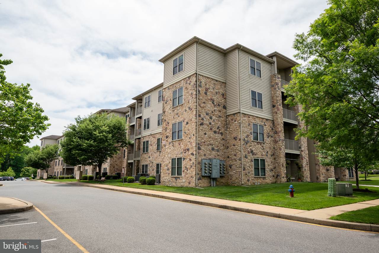 1000 Fountainview Circle - Photo 1