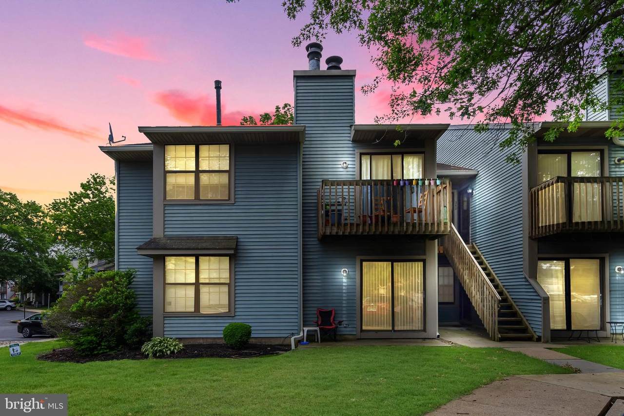 264 Barclay Court - Photo 1