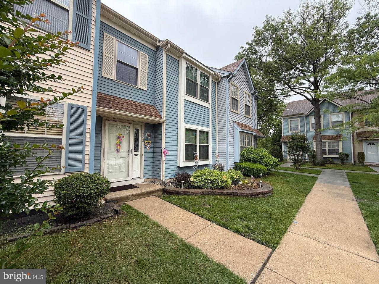202 Douglas Court - Photo 1