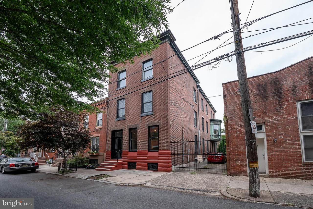 825 27TH Street - Photo 1