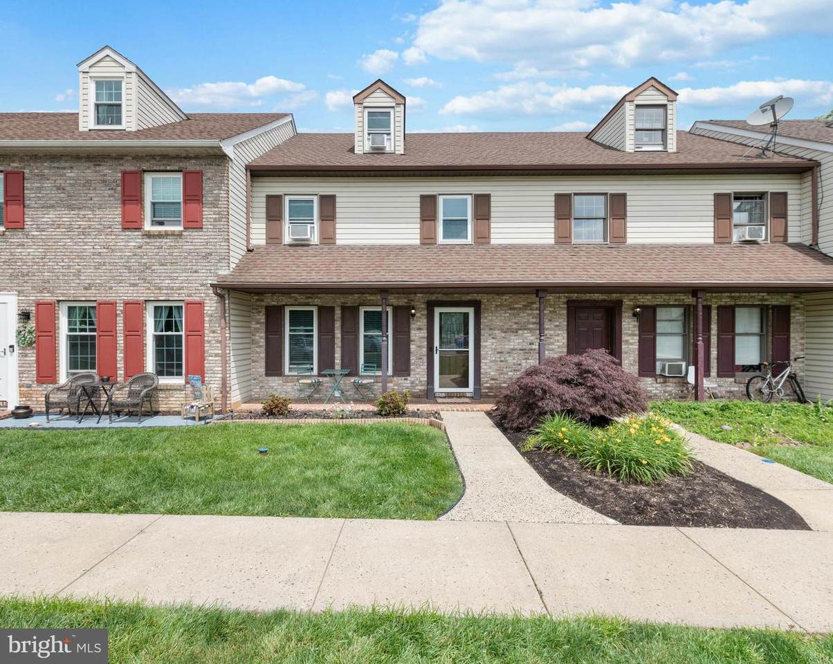 405 Cahill Circle - Photo 1
