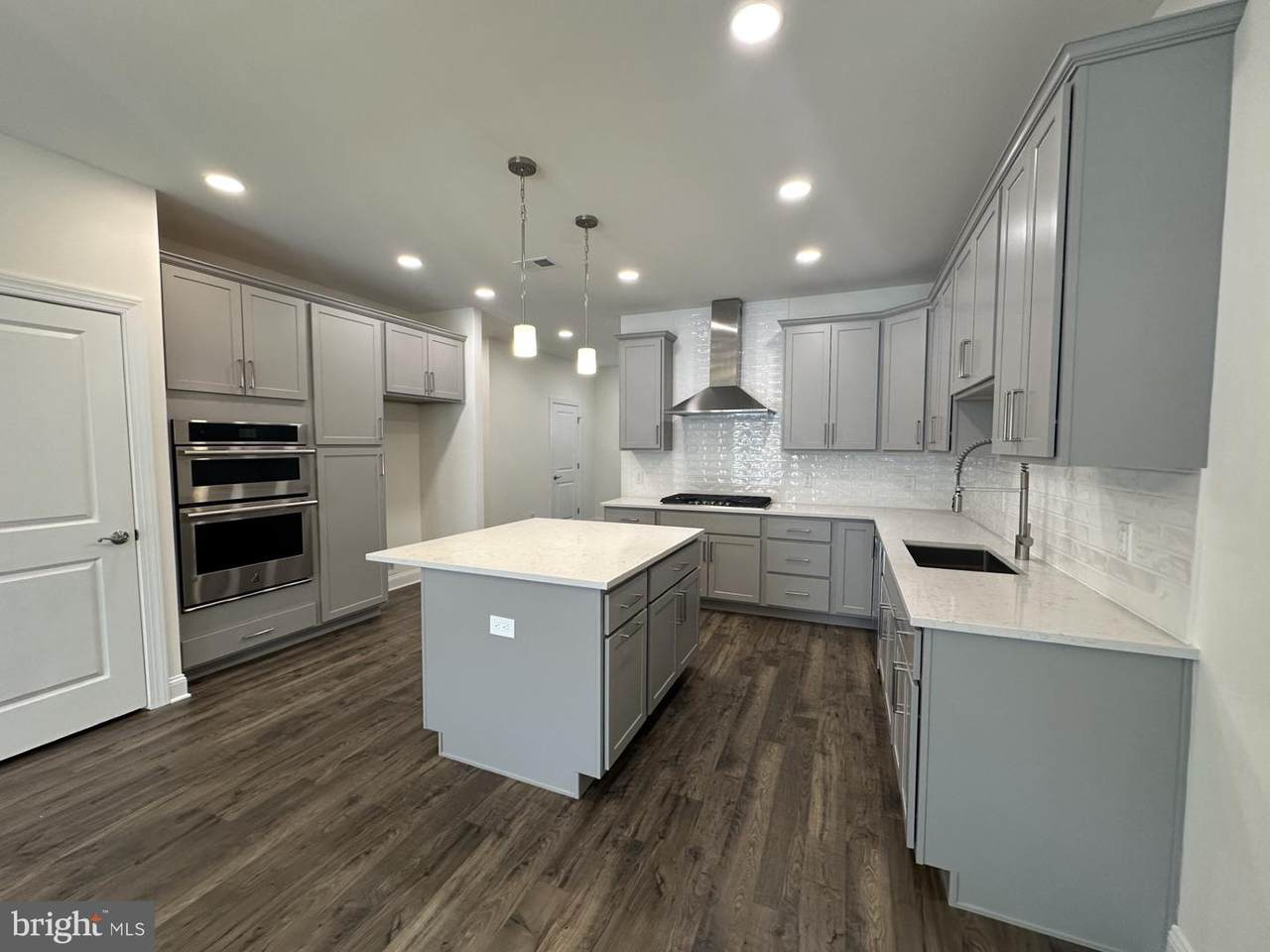 21 Kay Chiarello Way - Photo 1