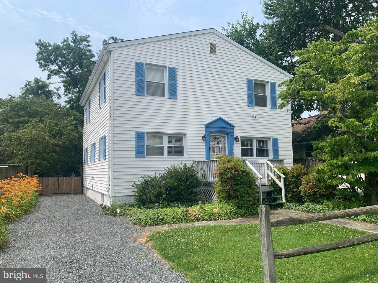 9941 Naylor Avenue - Photo 1