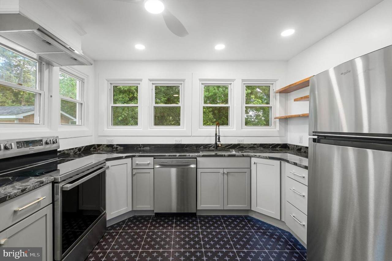 422 Clifford Street - Photo 1